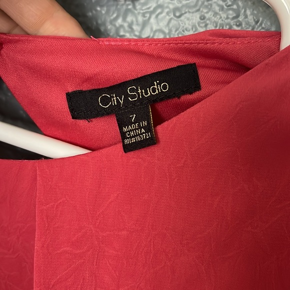 City studio puffy sleeve open back size 7 dress - Picture 5 of 9